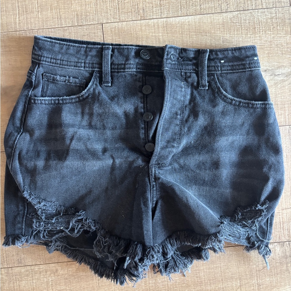 Hollister Curvy Ultra High Rise Mom Short 3” Black Distressed Denim Shorts